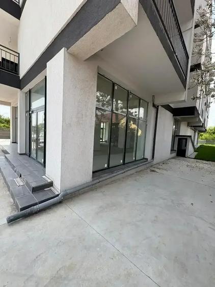 Spațiu comercial, de 372 mp, în Est