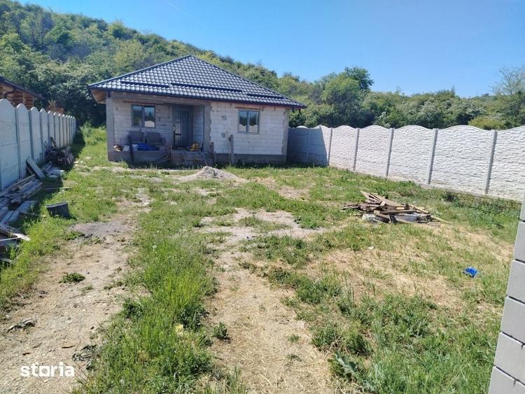 Casă cu 4 camere cu Teren 355 Mp în Bucovăț