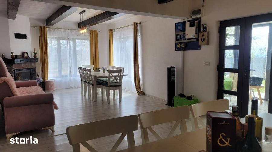 Casă cu 5 camere cu Teren 7029 Mp în Central