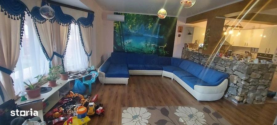 Casă cu 5 camere cu Teren 550 Mp în Cornetu