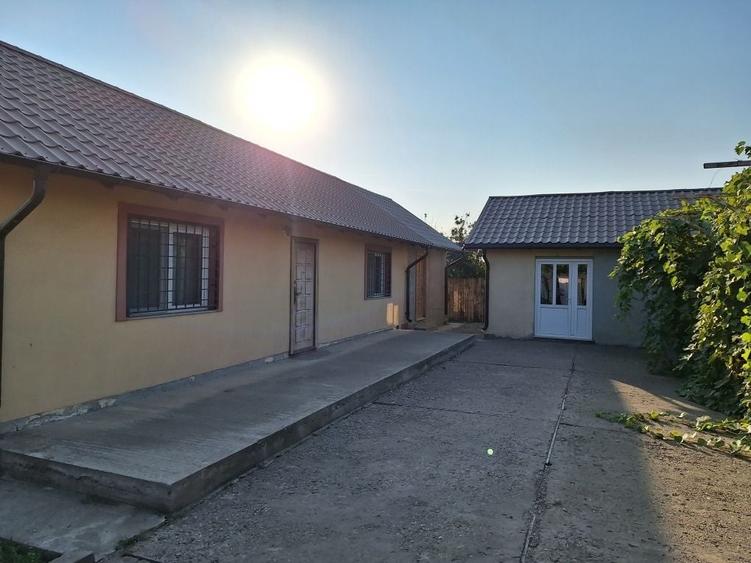 Casă cu 4 camere în Vulturu