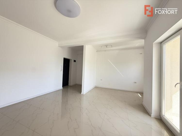 Apartament cu 3 camere semidecomandat în Torontalului