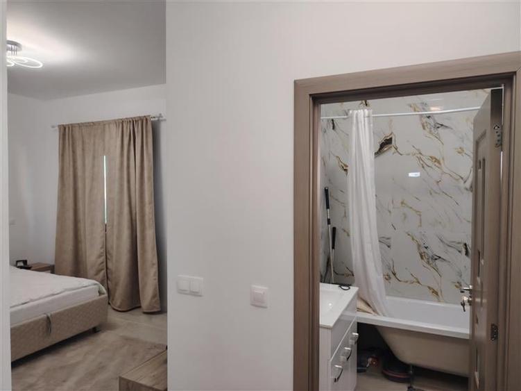 Casă individuală cu 4 camere cu Canalizare în Lipănești