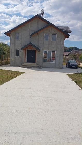 Casă individuală cu 4 camere cu Teren 2800 Mp în Dragodănești