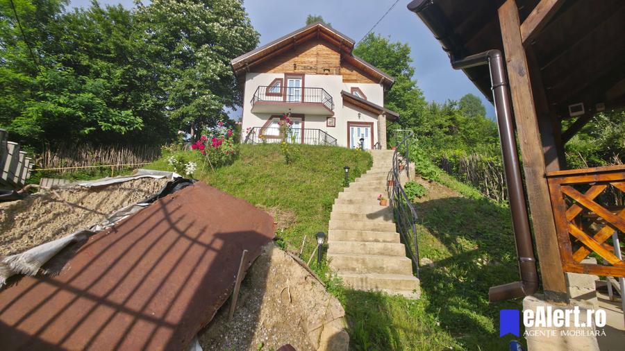 Casă cu 4 camere cu Teren 329 Mp în Bezdead