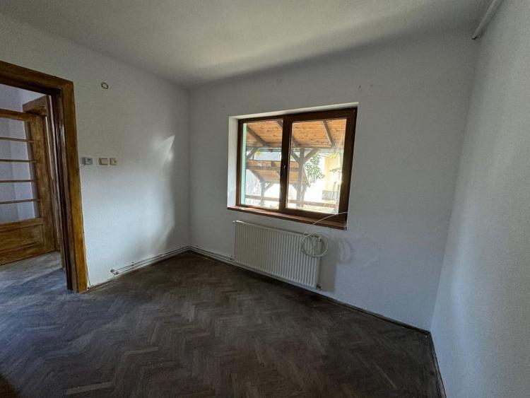Casă individuală cu 3 camere cu Canalizare în Ana Ipătescu
