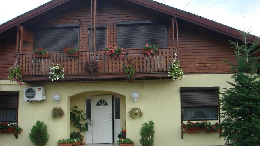 Casă individuală cu 6 camere cu Teren 1400 Mp în Nord