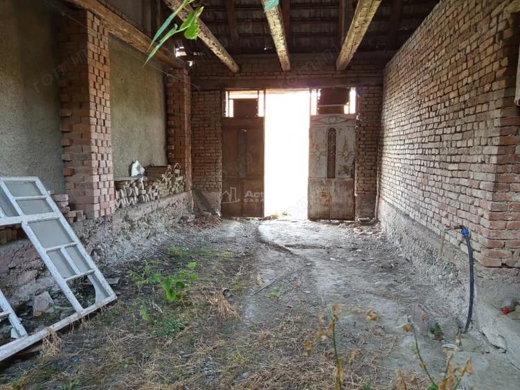 Casă cu Teren 1129 Mp în Berliște