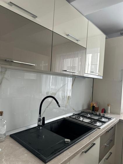 Apartament cu 2 camere decomandat, mobilat în Sopor