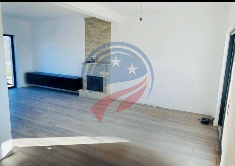 Casă individuală cu 4 camere cu Canalizare în Cârcea