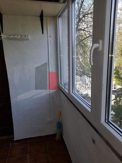 Apartament cu 3 camere decomandat în Drumul Taberei