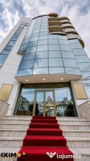 Spațiu comercial, de 2,400 mp, în Central