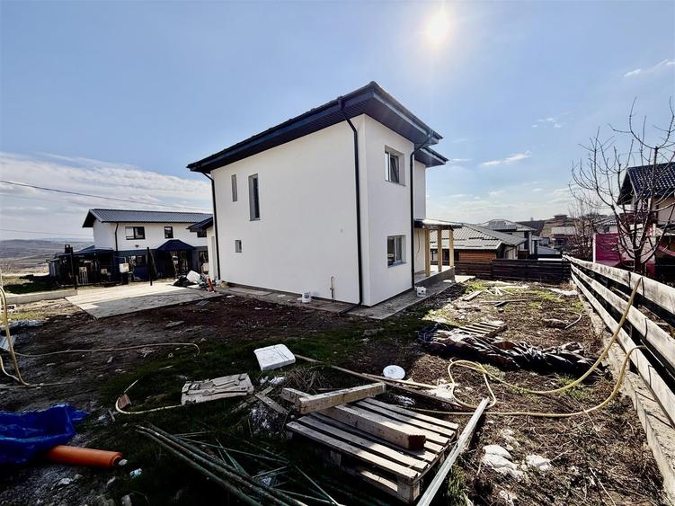 Casă cu 4 camere cu Teren 450 Mp în Miroslava