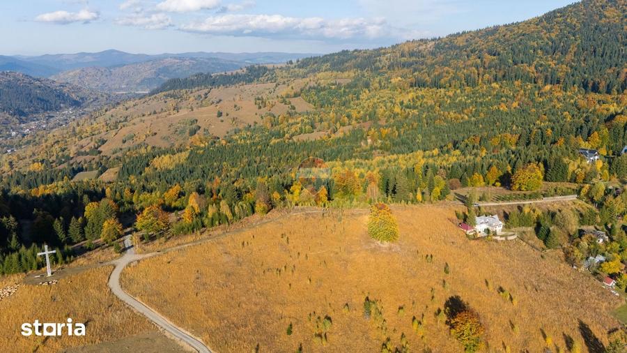 Teren de 7785 mp, în Ceahlău