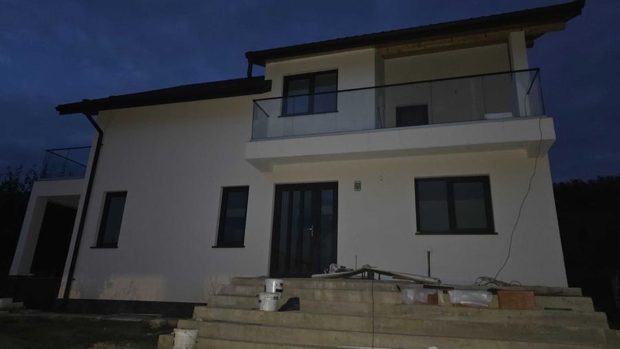 Casă cu 4 camere în Central