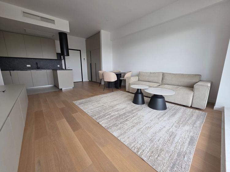 Apartament cu 3 camere decomandat în Barbu Văcărescu