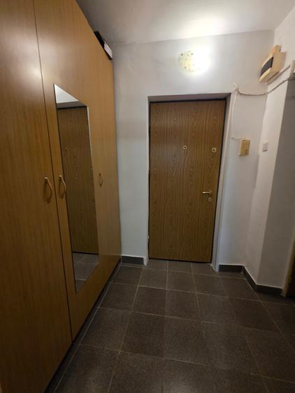 Apartament cu 2 camere decomandat în Lacul Tei