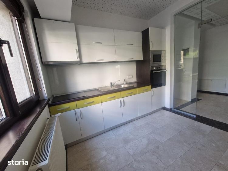 Apartament cu 4 camere în Central