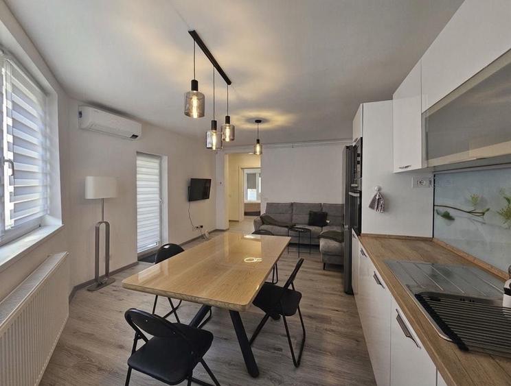 Apartament cu 3 camere decomandat în Exterior Vest
