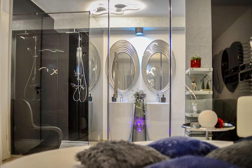 Apartament cu 3 camere decomandat, mobilat în Noua