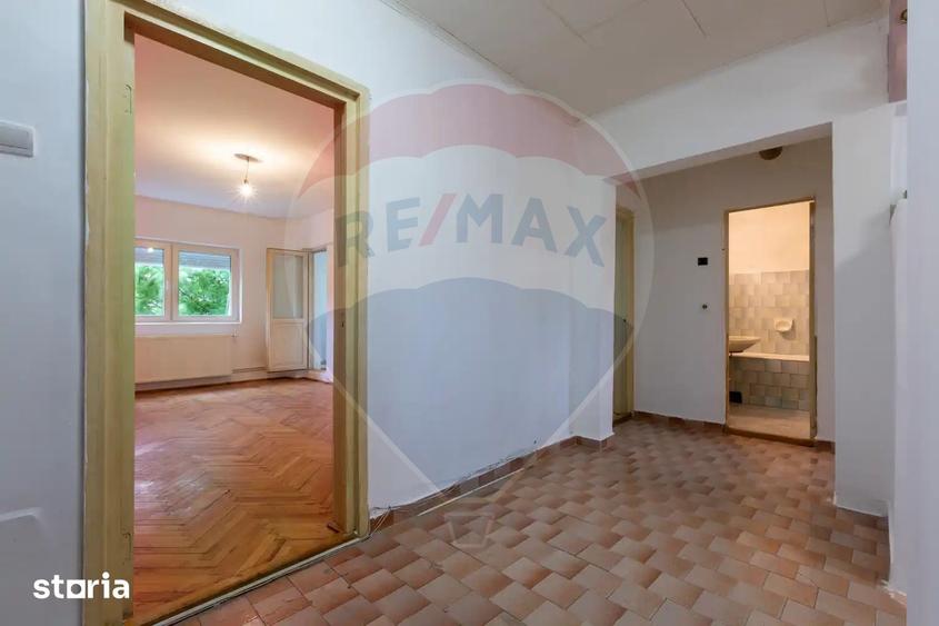 Apartament cu 3 camere decomandat în Central