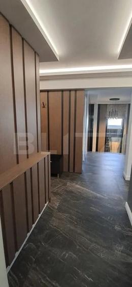 Apartament cu 4 camere decomandat în Filiași