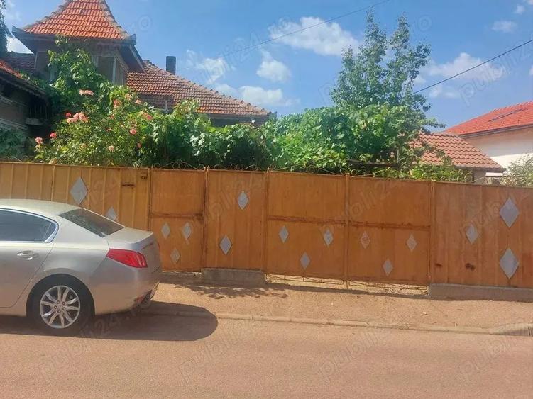 Casă cu 5 camere cu Teren 365 Mp în Central
