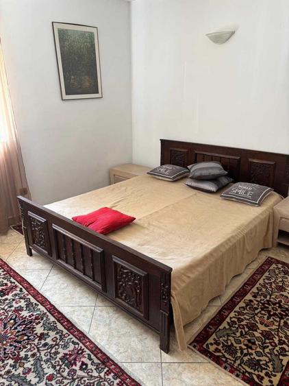 Casă cu 4 camere cu Teren 120 Mp în Trocadero