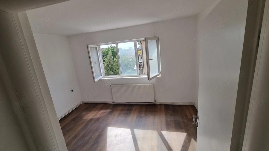 Apartament cu 3 camere semidecomandat în Livada