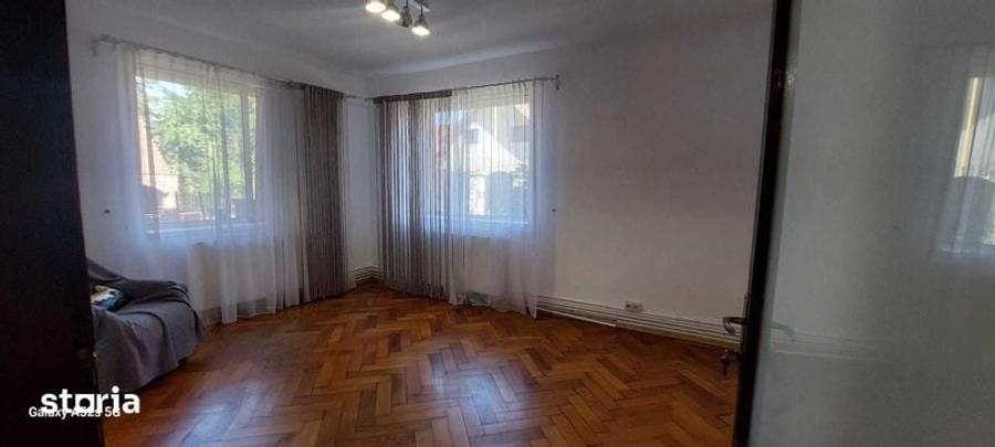 Casă cu 3 camere cu Teren 95 Mp în Florilor