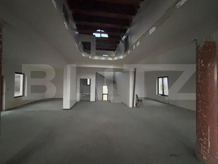 Casă individuală cu 5 camere cu Canalizare în Sud-Vest