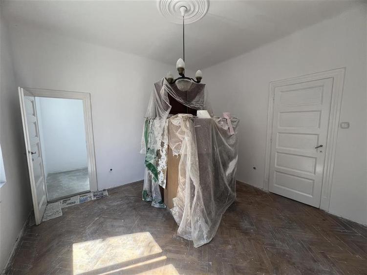 Casă individuală cu 5 camere cu Teren 250 Mp în Ultracentral