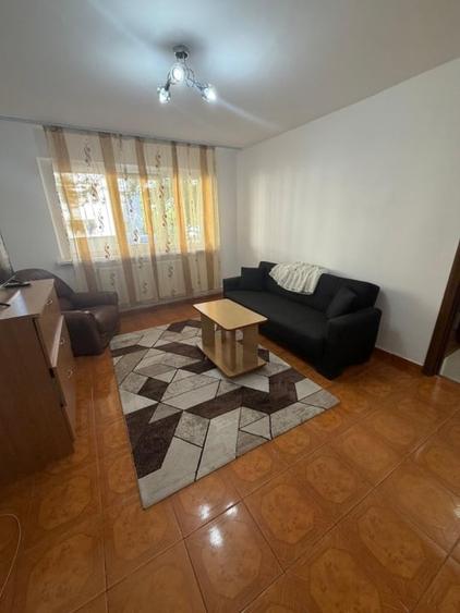 Apartament cu 2 camere semidecomandat, mobilat în Craiovița Nouă