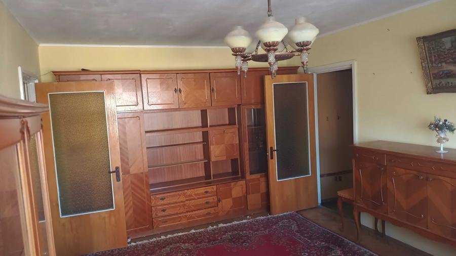 Apartament cu 4 camere semidecomandat, mobilat în Central