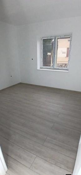 Casă cu 3 camere cu Teren 800 Mp în Titulescu