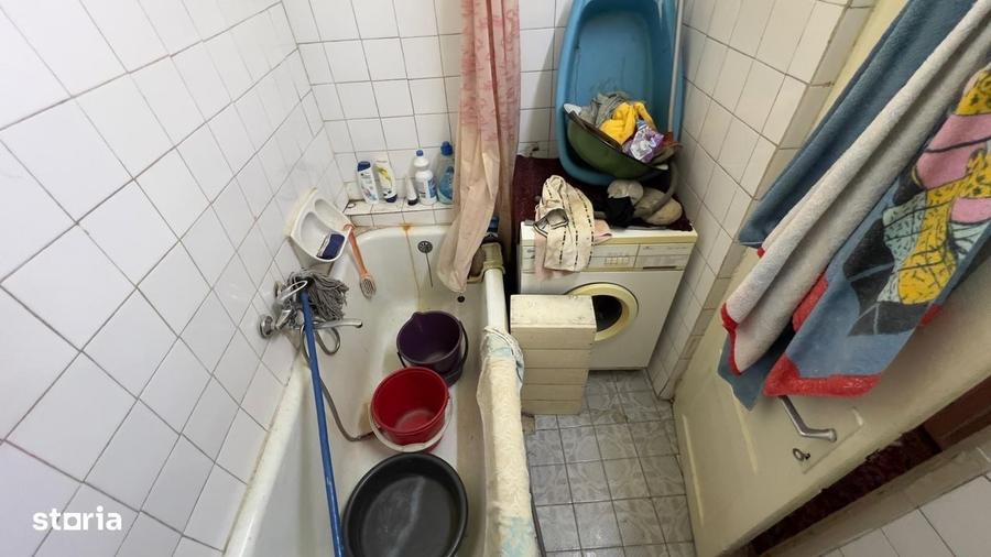 Apartament cu 3 camere decomandat în Petros