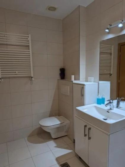 Apartament cu 3 camere decomandat, mobilat în Parcul Carol