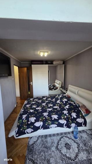 Apartament cu 3 camere în Micro 16
