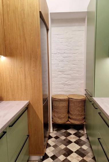 Apartament cu 3 camere decomandat în Medicină