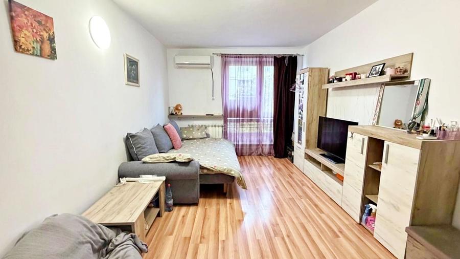 Apartament cu 3 camere decomandat, mobilat în Central