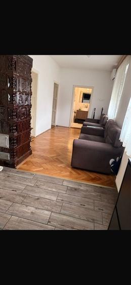 Casă cu 3 camere în Central