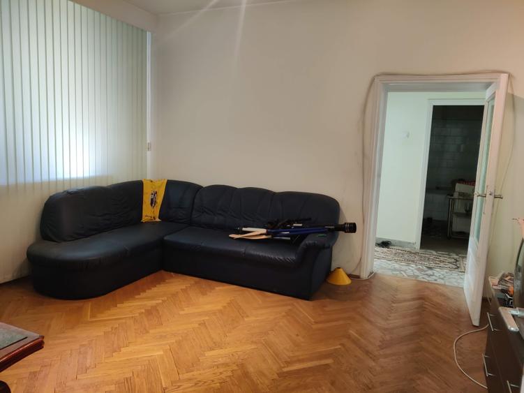 Casă individuală cu 6 camere cu Canalizare în Brâncoveanu