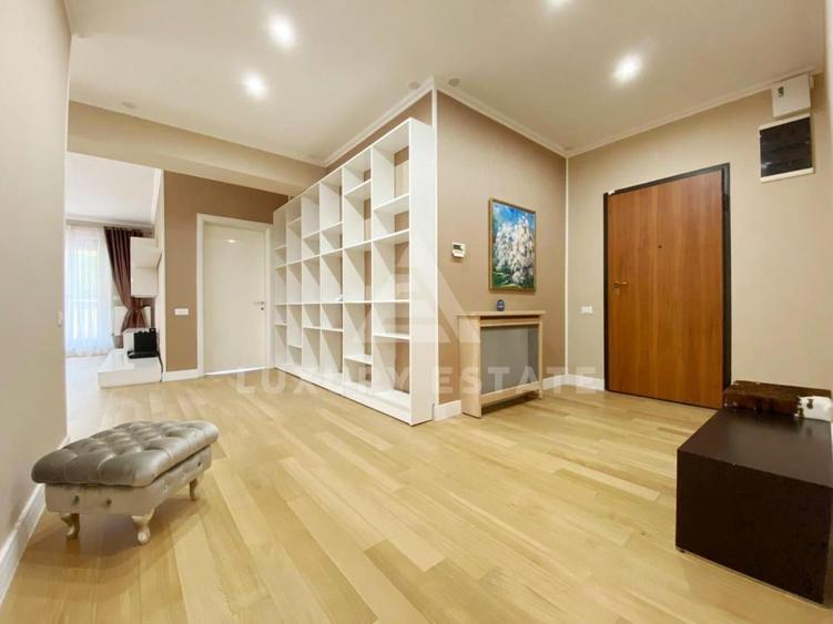 Apartament cu 4 camere decomandat în Herăstrău