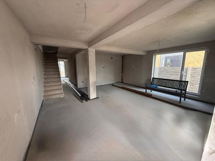 Duplex cu 3 camere cu Canalizare în Dumbrăvița