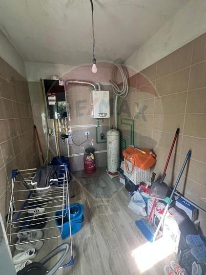 Casă individuală cu 4 camere cu Canalizare în Sud-Est