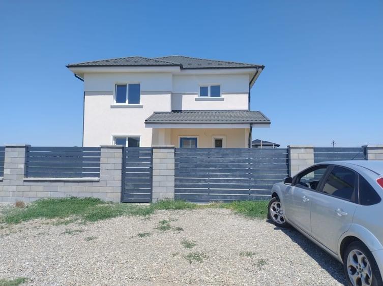 Casă individuală cu 4 camere cu Garaj în Samurcași