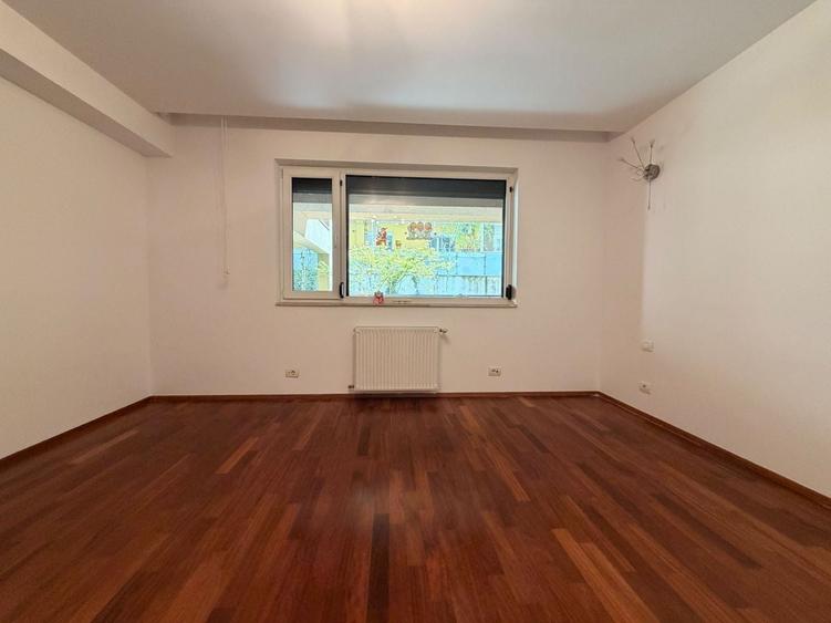 Apartament cu 3 camere în Șoseaua Nordului