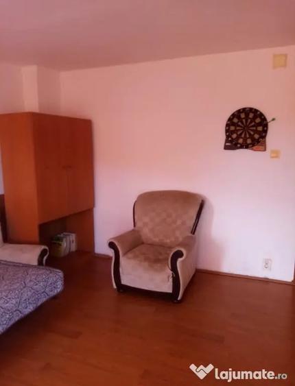 Apartament cu 2 camere semidecomandat în Steaua