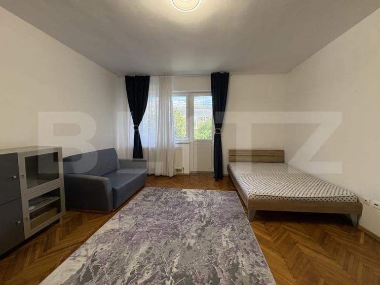 Garsonieră decomandată în Central