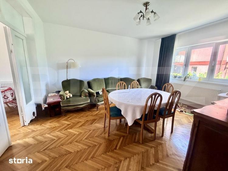 Casă cu 6 camere decomandat cu Teren 100 Mp în Cetate